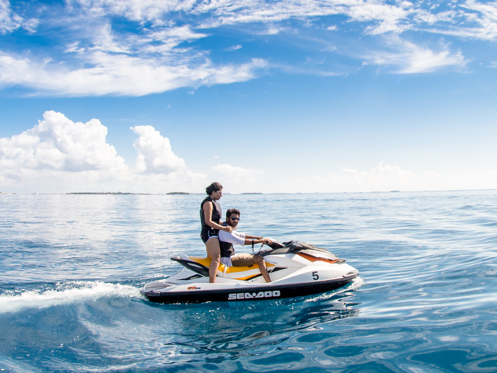 Read more about the article Unleashing Speed on the Water: The Thrill of Jet Skiing!