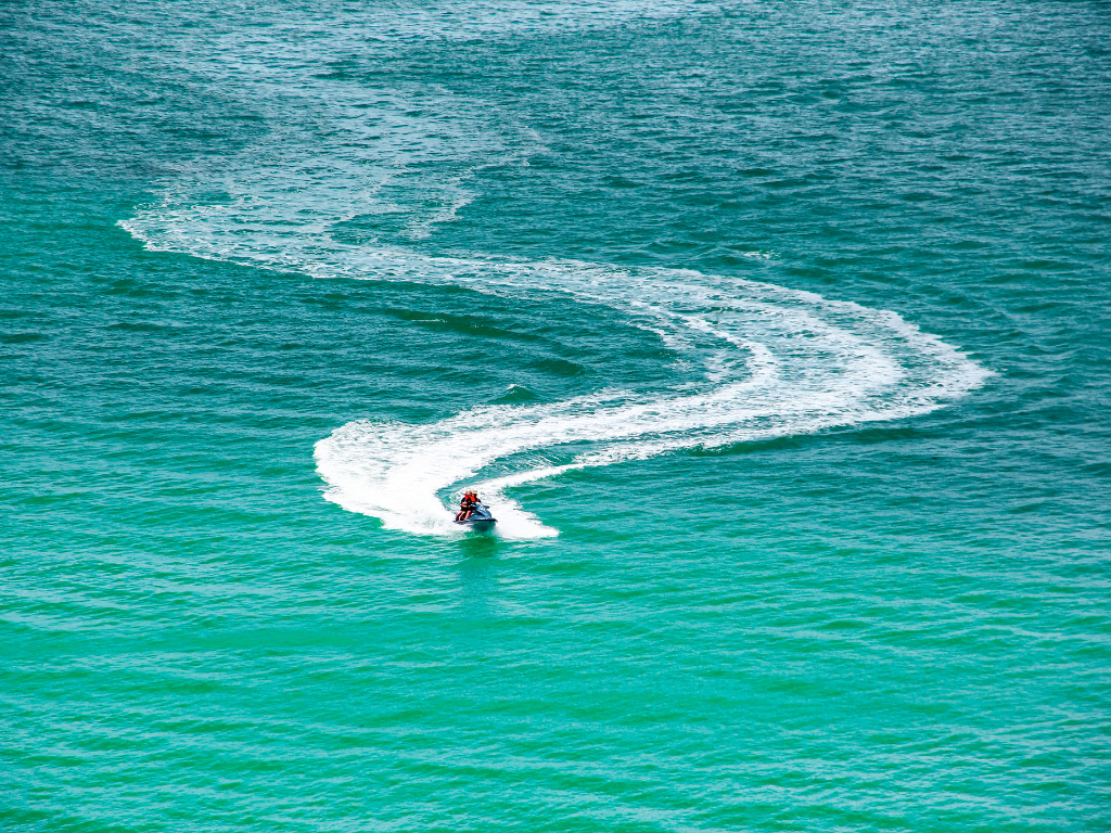 Read more about the article What Things Should I Consider When Renting a Jet Ski?