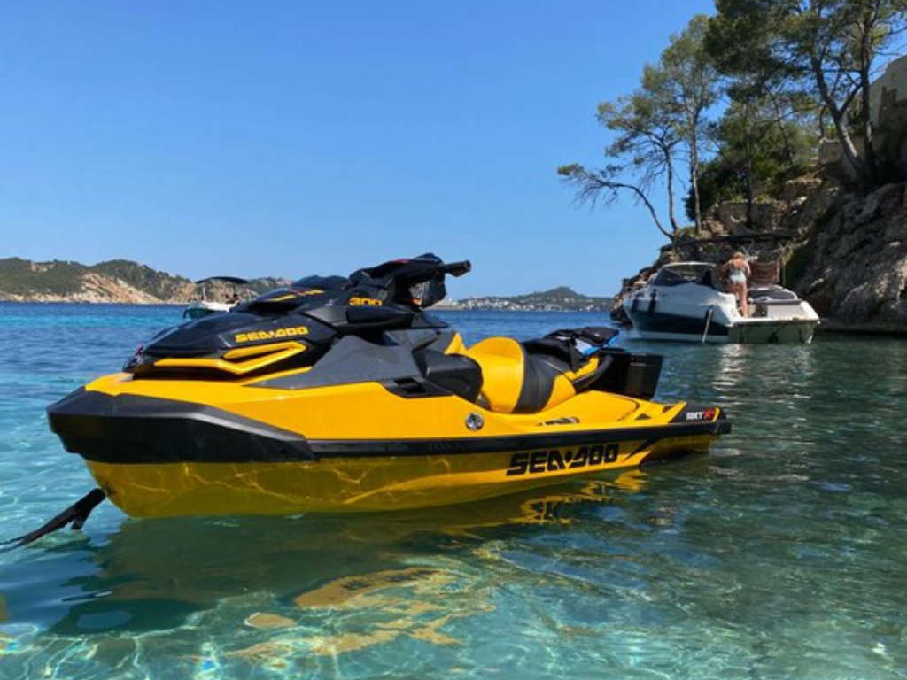Read more about the article How Much Is It to Rent a Jet Ski in AZ?