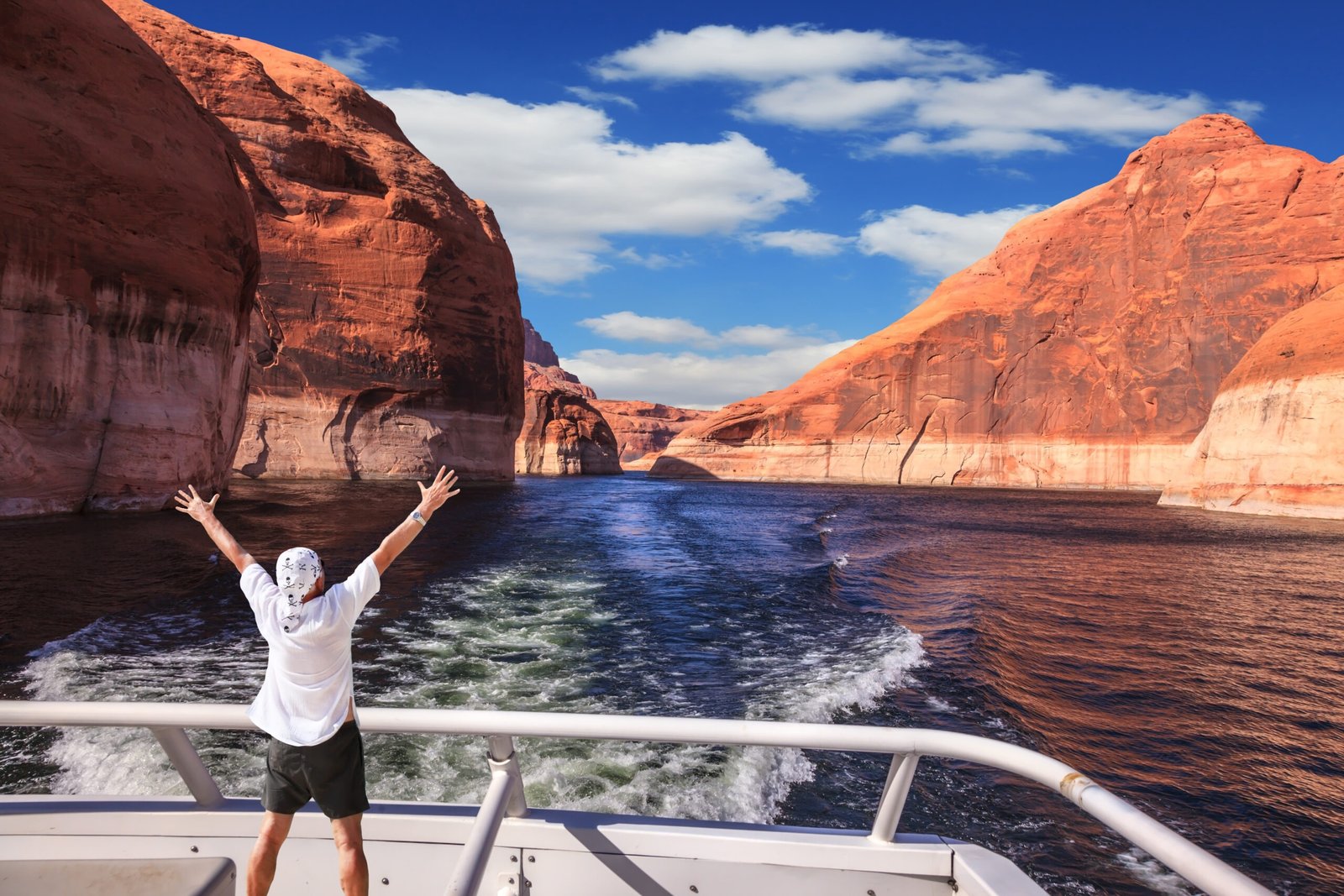 Read more about the article Canyon Lake: Your Ultimate Boating Getaway