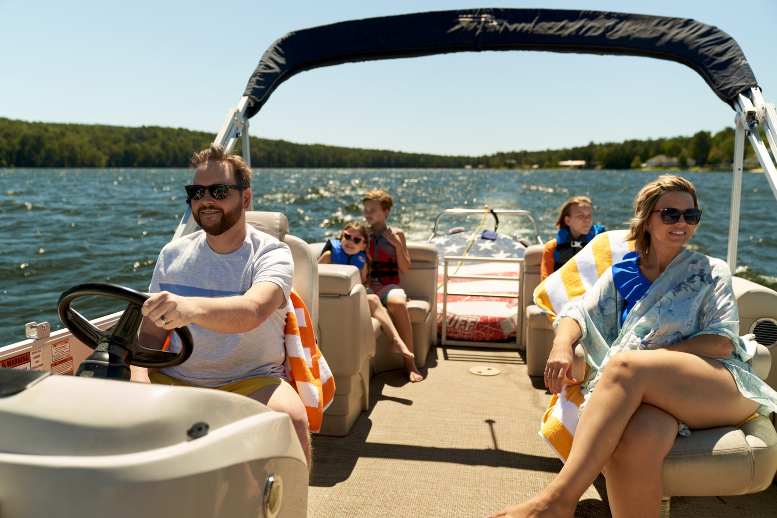 Read more about the article Seasonal Boating: Best Times to Visit Each Lake